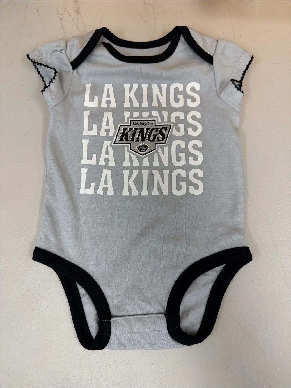 Los Angeles Kings Baby One-Piece Bodysuit in Light Gray size 3-6 months for gi
